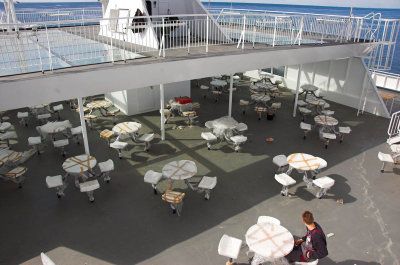 Upper deck passenger lounge