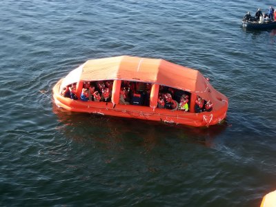 100 person life raft