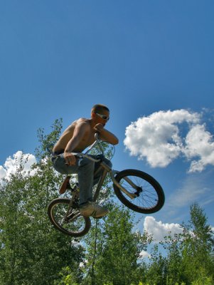 BIKE / BICYCLE ( JUMP )