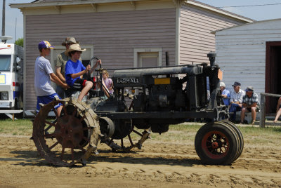 Farmall.jpg