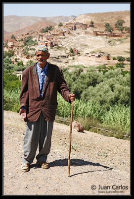 Mendigo bereber en Imlil (Marruecos)