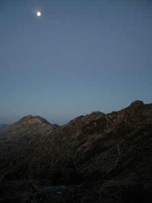 DIA 4: ens aixequem abans de les 5h i comencem a caminar encara de nit