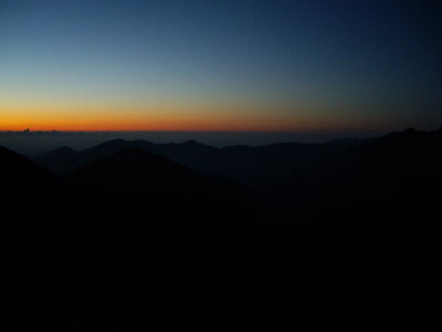 DIA 7: comencem a caminar a les 5h i tornem a veure una sortida de sol