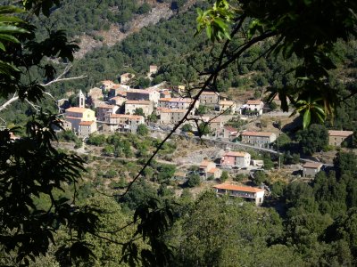 Èvisa, un poble de muntanya d'on recomanem molt la mitja pensió de la gîte del poble... joder quin sopar! i quines monjetes!!