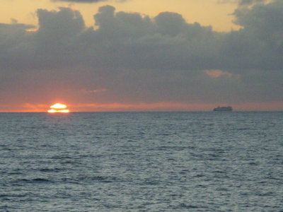 al fons es veu el ferry