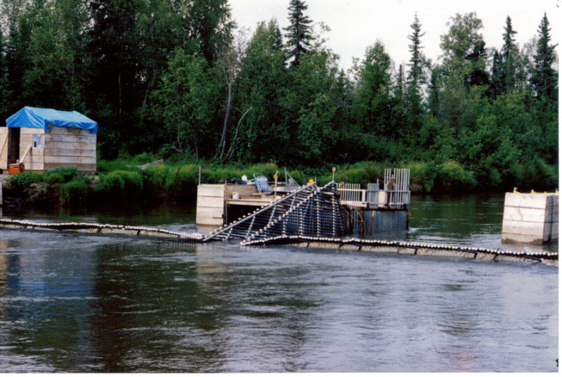 Floating weir allows boats to pass both directions.jpg