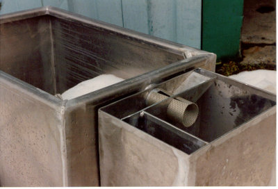 dewaterer attached to Kitoi box.jpg