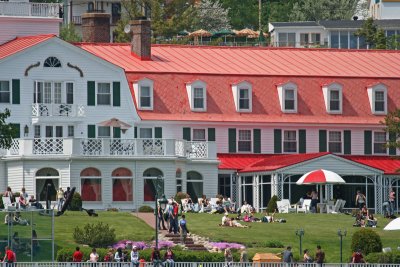 Many people on the terrace / Beaucoup de gens sur la terrasse.jpg