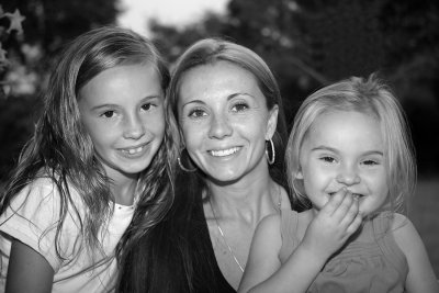 Niece Nicole and daughters Juliette and Isabella