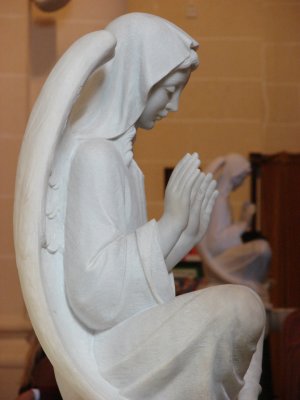 A praying angel.jpg