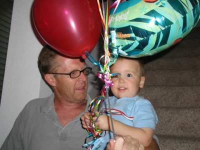 joey likes balloons (and teve too)!