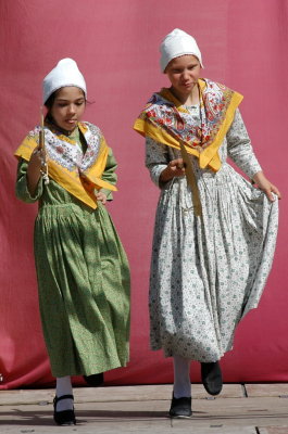 Grp_FolKlo144.JPG