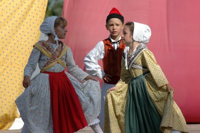 Grp_FolKlo284.JPG
