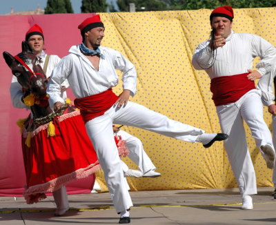 Grp_FolKlo317.JPG