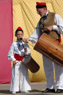 Grp_FolKlo319.JPG
