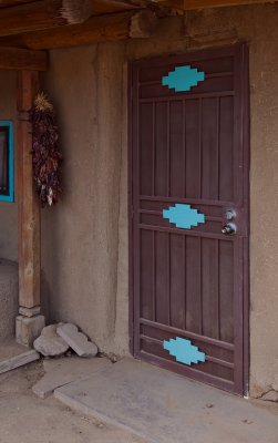 Doorway2,TaosPueblo.jpg