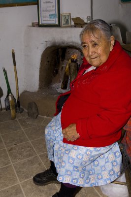 OldWoman,TaosPueblo.jpg