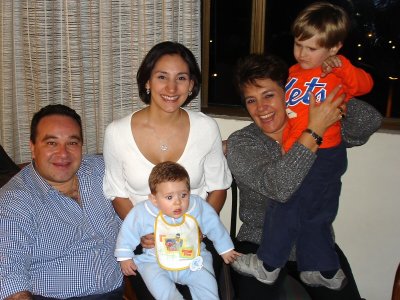 Juan Mario y sus hijos (Juan Pablo y Santiago) y la Ta Pilar