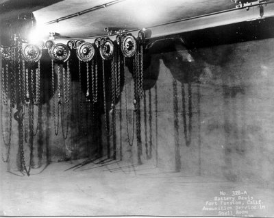 Chain hoists in 16-inch shell niche, Btry. Davis, 1940. (GOGA Park Archives)