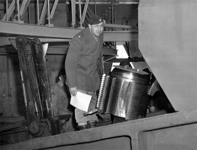 Breechblock of 16-inch gun at Btry #131. (U.S. Army)