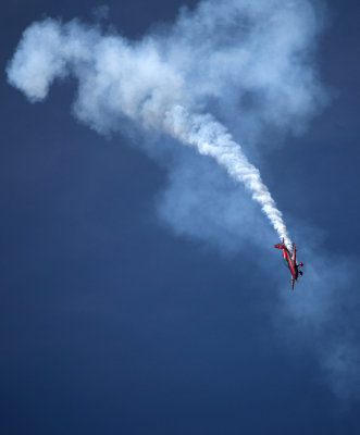 Jordanian Acrobatic Display - Wot carbon footprint?