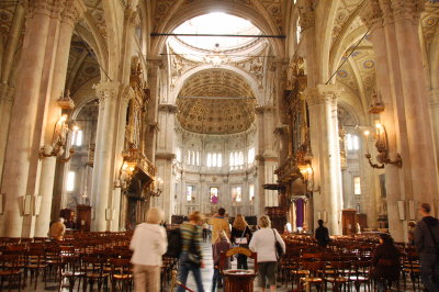 Duomo interior Como.jpg