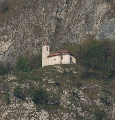 Small mountain church near Mennagio 1.jpg