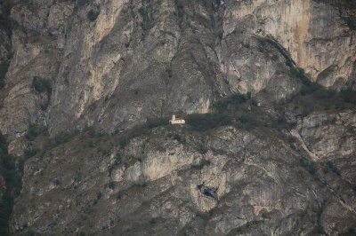 Small mountain church near Mennagio 2.jpg