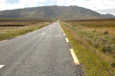 An bthar fada caol portaigh: the long narrow bog road