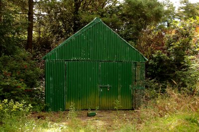 An seangharáiste glas - the old green garage.jpg