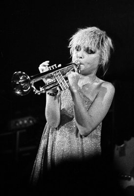 1977M-Blondie op trompet- Paradiso.jpg