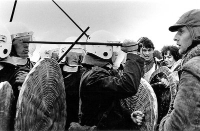Doodewaard 1981- confrontatie op de dijk.jpg