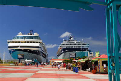 112 Cruise Ships St Maarten.jpg