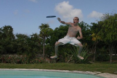 Ultimate pool frisbee