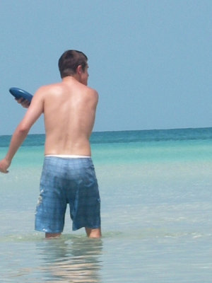 The frisbee game goes beach-side