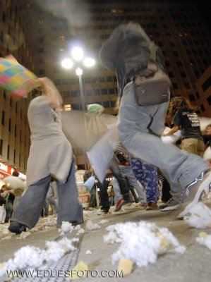 batalla de almohadas en Madrid (10).JPG