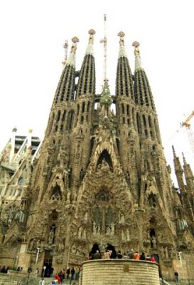 Amazing cathedral by Gaudi, in the making.
