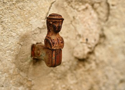 aan de muur / on the wall