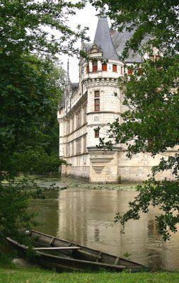 Chateau Azay le Rideau from park