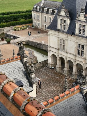 Villandry - view from roof on courtyard