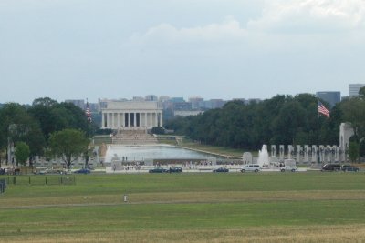 002.jpg  World War II Memorial and Lincoln Memorial