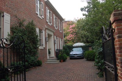 078.jpg  Neighborhood in Old Town Alexandria