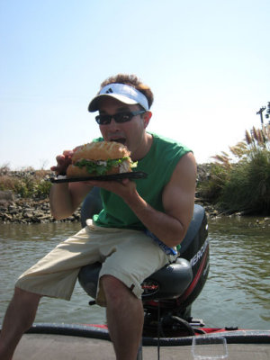 24 ounces of sandwich The Tailgater from Raley's