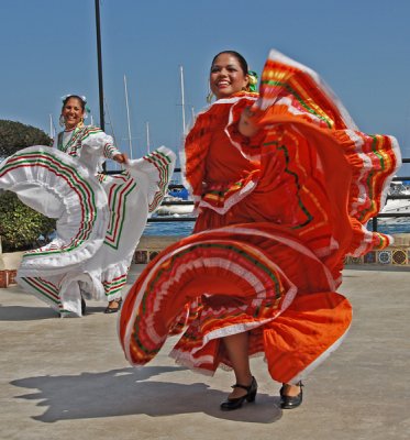 Mexican dancers entertaining the spectators!