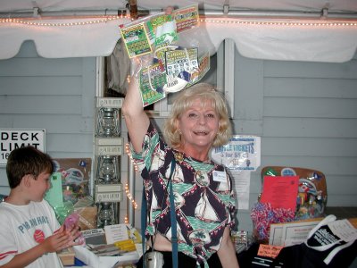Co-Chair Betty Newell with raffle prize