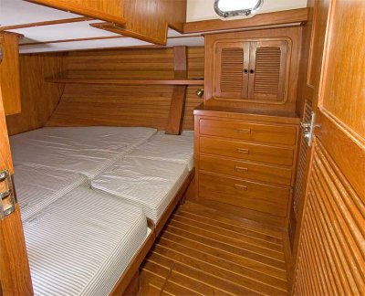 aft cabin to port