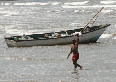 Man with skate - Manzanilla Beach