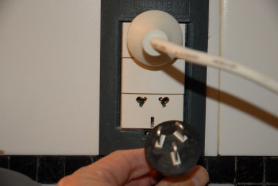 Kitchen Outlet and Plugs
