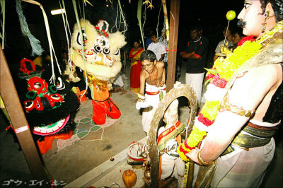 the lions paying respect to the deities