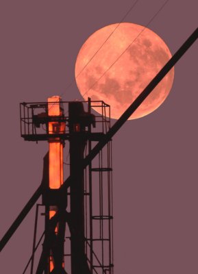 Moon, Elevator